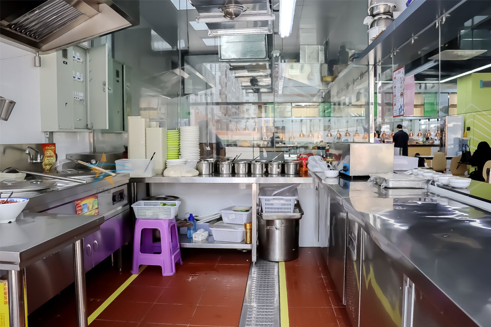 鑫辉餐饮智谷餐厅ky登录工程调理区