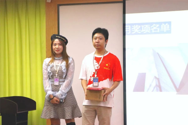 先进员工颁奖-运营之星